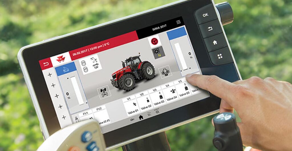 Massey Ferguson’s straightforward Datatronic 5 ISOBUS compatible terminal is standard on all new Exclusive MF 7700