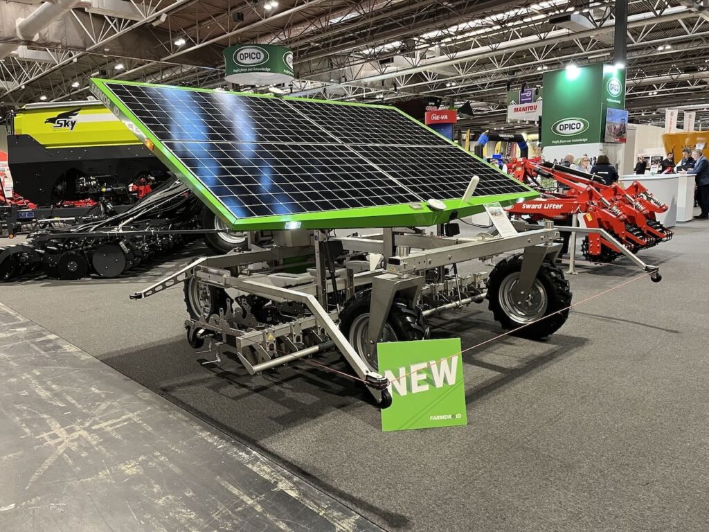 Four-wheels give extra versatility for energy-independent seed-and-weed robot