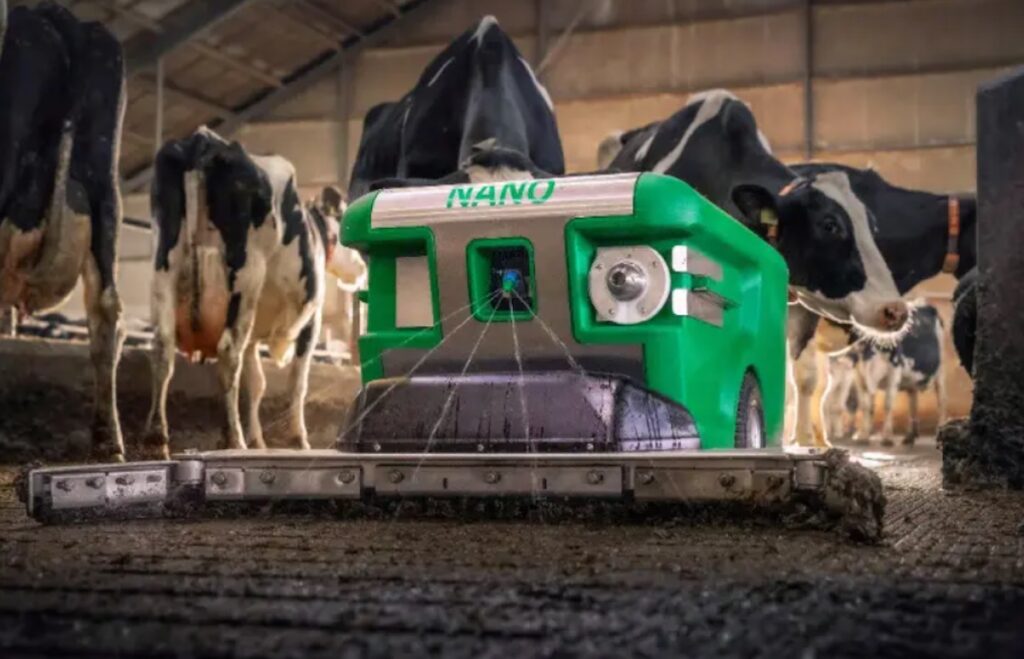 Compact and manoeuvrable manure robot launching at LAMMA 2024
